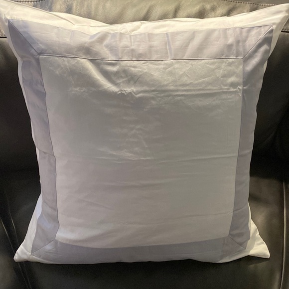 EVERHOME Emory Hotel Border Euro Sham 100% Cotton, Size 26 in x 26 in NEW - Picture 1 of 4